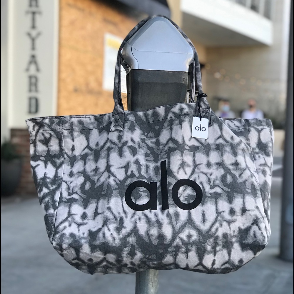 Alo yoga bag